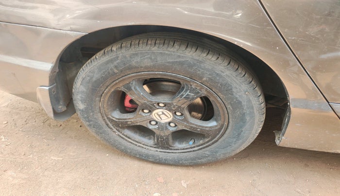 2012 Honda Civic 1.8L I-VTEC V MT, CNG, Manual, 1,25,348 km, tyre