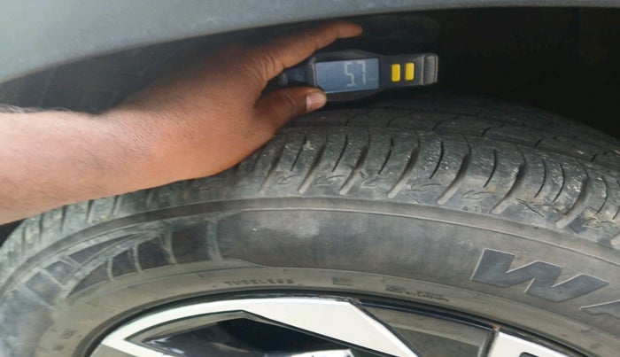 2024 KIA SONET HTK 1.2 PETROL MT, Petrol, Manual, 27,808 km, tyre