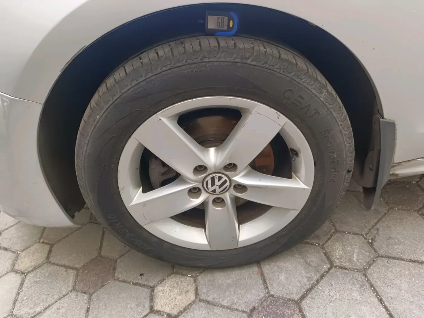 2013 Volkswagen Jetta TRENDLINE TSI, Petrol, Manual, 1,33,841 km, tyre