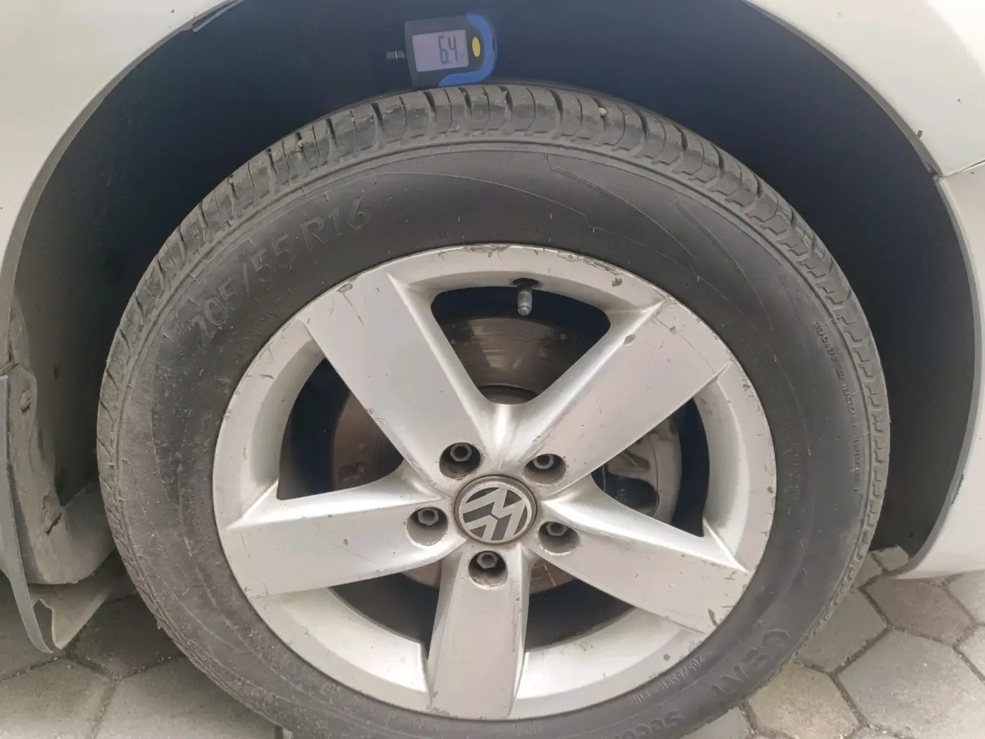 2013 Volkswagen Jetta TRENDLINE TSI, Petrol, Manual, 1,33,841 km, tyre