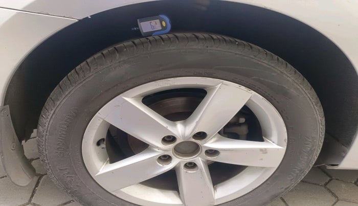 2013 Volkswagen Jetta TRENDLINE TSI, Petrol, Manual, 1,33,841 km, tyre