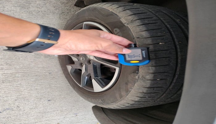 2021 Tata PUNCH CREATIVE  1.2 RTN DUAL TONE, Petrol, Manual, 30,571 km, tyre