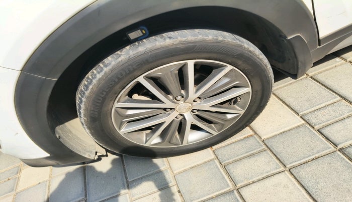 2018 Hyundai Tucson 2WD AT GL DIESEL
, Diesel, Automatic, 1,14,653 km, tyre