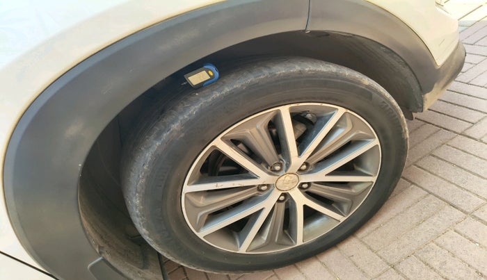 2018 Hyundai Tucson 2WD AT GL DIESEL
, Diesel, Automatic, 1,14,653 km, tyre