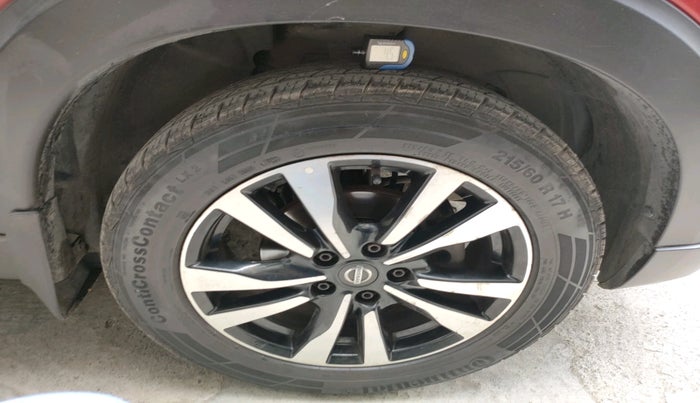 2019 Nissan Kicks XV PREMIUM O DUAL TONE DIESEL, Diesel, Manual, 1,00,908 km, tyre