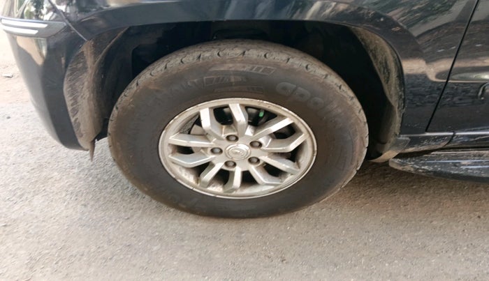 2016 Mahindra TUV300 T8, Diesel, Manual, 1,98,038 km, tyre