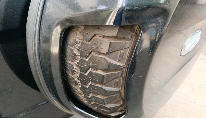 2016 Mahindra TUV300 T8, Diesel, Manual, 1,98,038 km, tyre