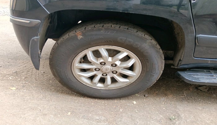 2016 Mahindra TUV300 T8, Diesel, Manual, 1,98,038 km, tyre