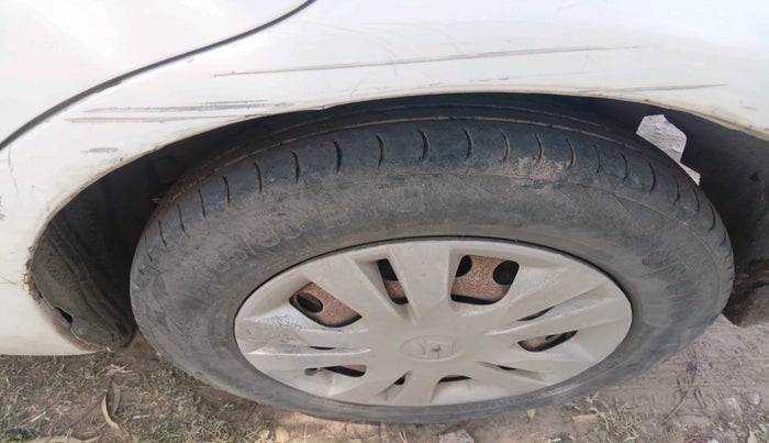 2016 Maruti Swift Dzire VXI, CNG, Manual, 1,59,042 km, tyre