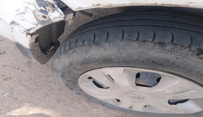 2016 Maruti Swift Dzire VXI, CNG, Manual, 1,59,042 km, tyre