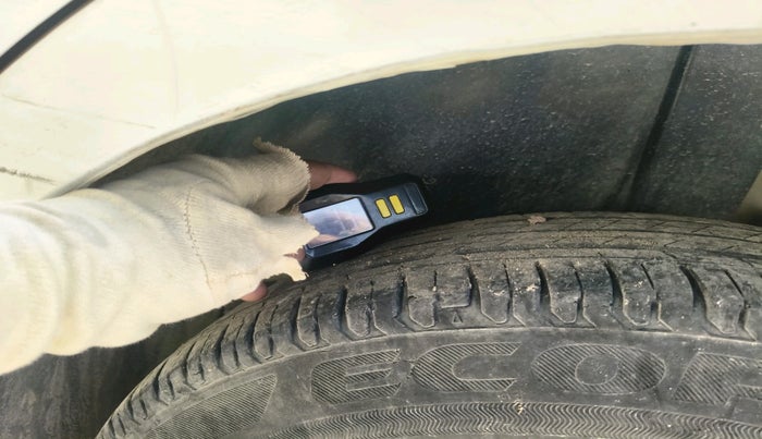 2015 Maruti Swift VXI, Petrol, Manual, 93,772 km, tyre