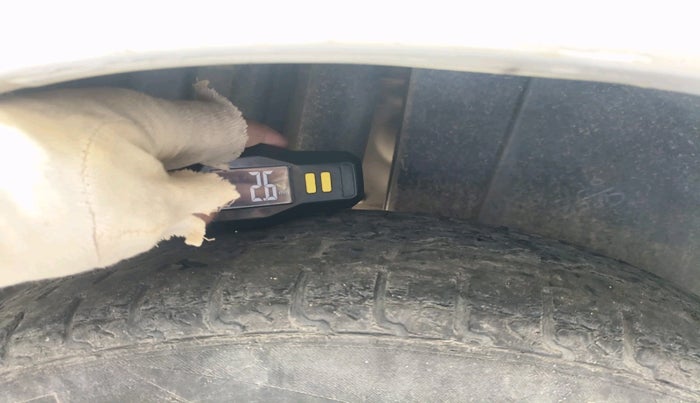 2015 Maruti Swift VXI, Petrol, Manual, 93,772 km, tyre