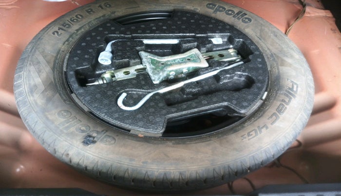 2021 Maruti Vitara Brezza ZXI, Petrol, Manual, 44,265 km, tyre