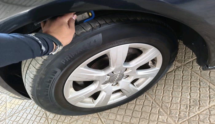 2011 Audi A4 2.0 TDI, Diesel, Automatic, 1,10,129 km, tyre