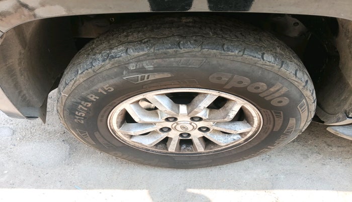 2017 Mahindra TUV300 T8, Diesel, Manual, 1,24,855 km, tyre