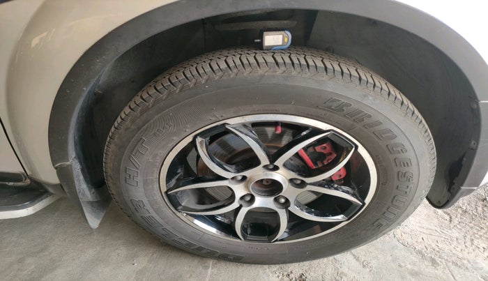 2015 Mahindra XUV500 W6, Diesel, Manual, 92,873 km, tyre