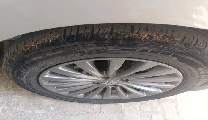 2017 Maruti Ciaz ALPHA DIESEL 1.3, Diesel, Manual, 97,836 km, tyre