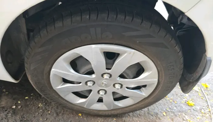 2017 Hyundai Eon MAGNA +, Petrol, Manual, 51,027 km, tyre