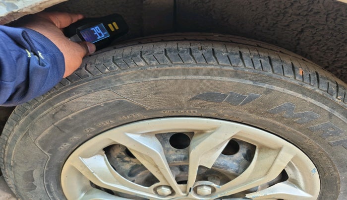 2015 Maruti Swift Dzire TOUR DIESEL, Diesel, Manual, 1,02,086 km, tyre