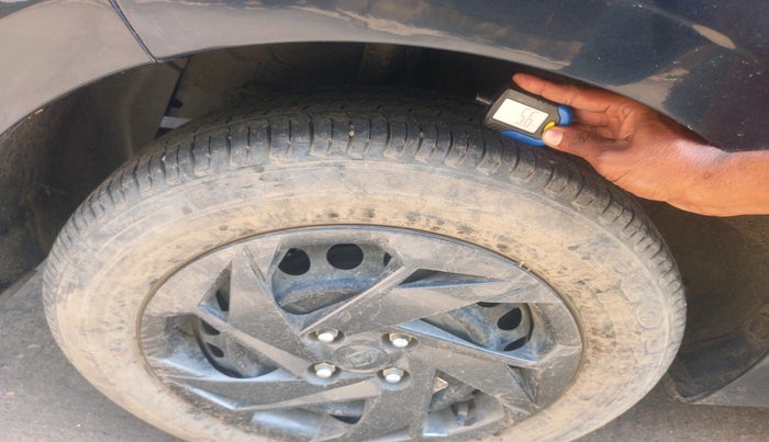 2023 Hyundai NEW I20 MAGNA 1.2 MT, Petrol, Manual, 30,074 km, tyre