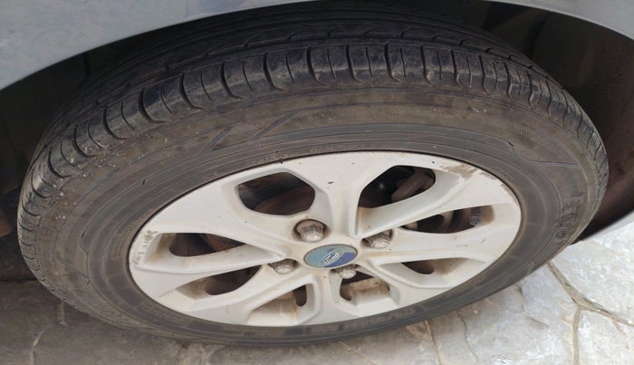 2015 Ford Figo Aspire TITANIUM 1.2 PETROL, Petrol, Manual, 1,11,812 km, tyre