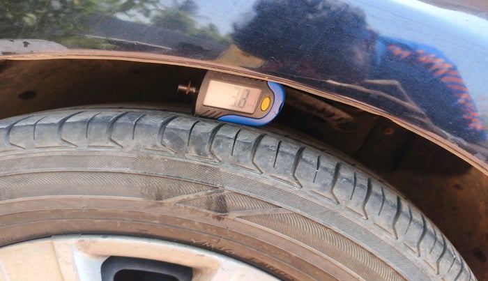 2011 Volkswagen Polo COMFORTLINE 1.2L, Diesel, Manual, 1,07,152 km, tyre