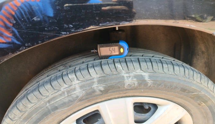 2011 Volkswagen Polo COMFORTLINE 1.2L, Diesel, Manual, 1,07,152 km, tyre