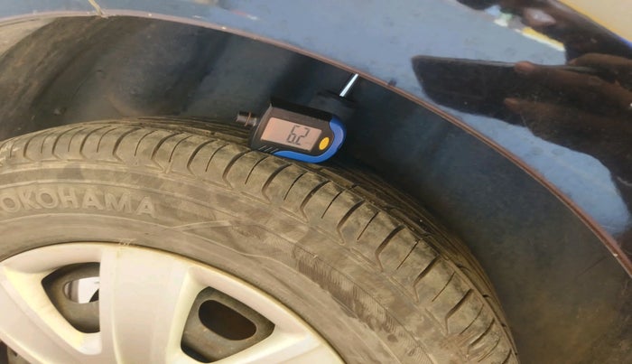 2011 Volkswagen Polo COMFORTLINE 1.2L, Diesel, Manual, 1,07,152 km, tyre