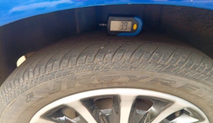 2012 Ford Figo ZXI 1.4 DIESEL, Diesel, Manual, 1,02,880 km, tyre