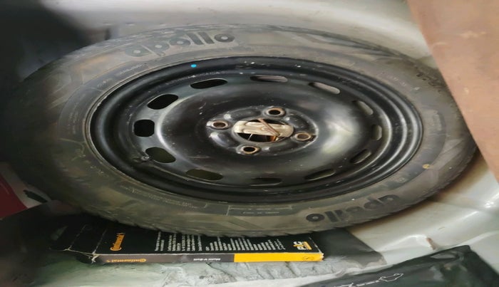 2014 Ford Figo ZXI 1.2 PETROL, Petrol, Manual, 70,793 km, tyre