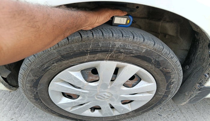 2015 Maruti Swift VXI, Petrol, Manual, 1,24,377 km, tyre