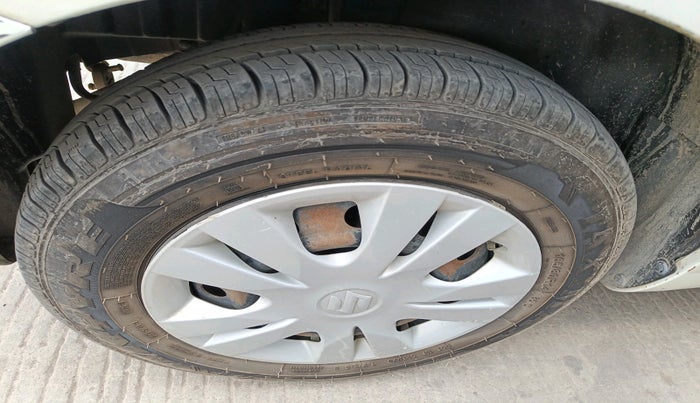 2015 Maruti Swift VXI, Petrol, Manual, 1,24,377 km, tyre