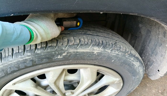 2021 Maruti Vitara Brezza LXI, CNG, Manual, 74,640 km, tyre