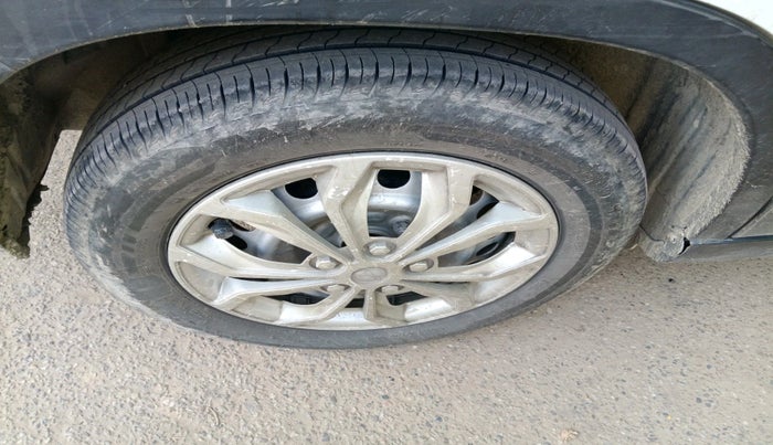 2021 Maruti Vitara Brezza LXI, CNG, Manual, 74,640 km, tyre