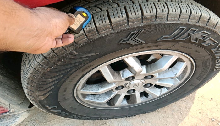 2016 Mahindra TUV300 T8, Diesel, Manual, 91,009 km, tyre