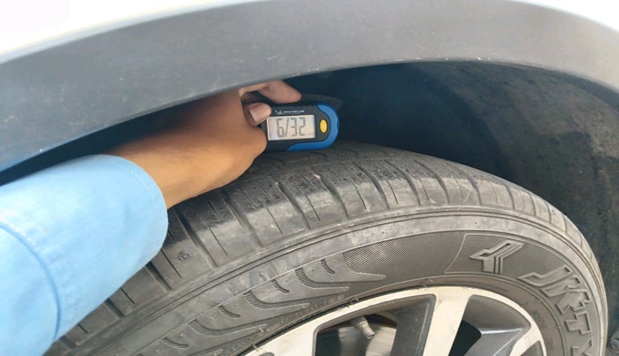 2021 Mahindra XUV500 W11 AT, Diesel, Automatic, 99,775 km, tyre