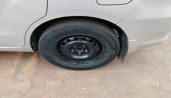 2016 Maruti Ertiga VXI, Petrol, Manual, 1,24,692 km, tyre