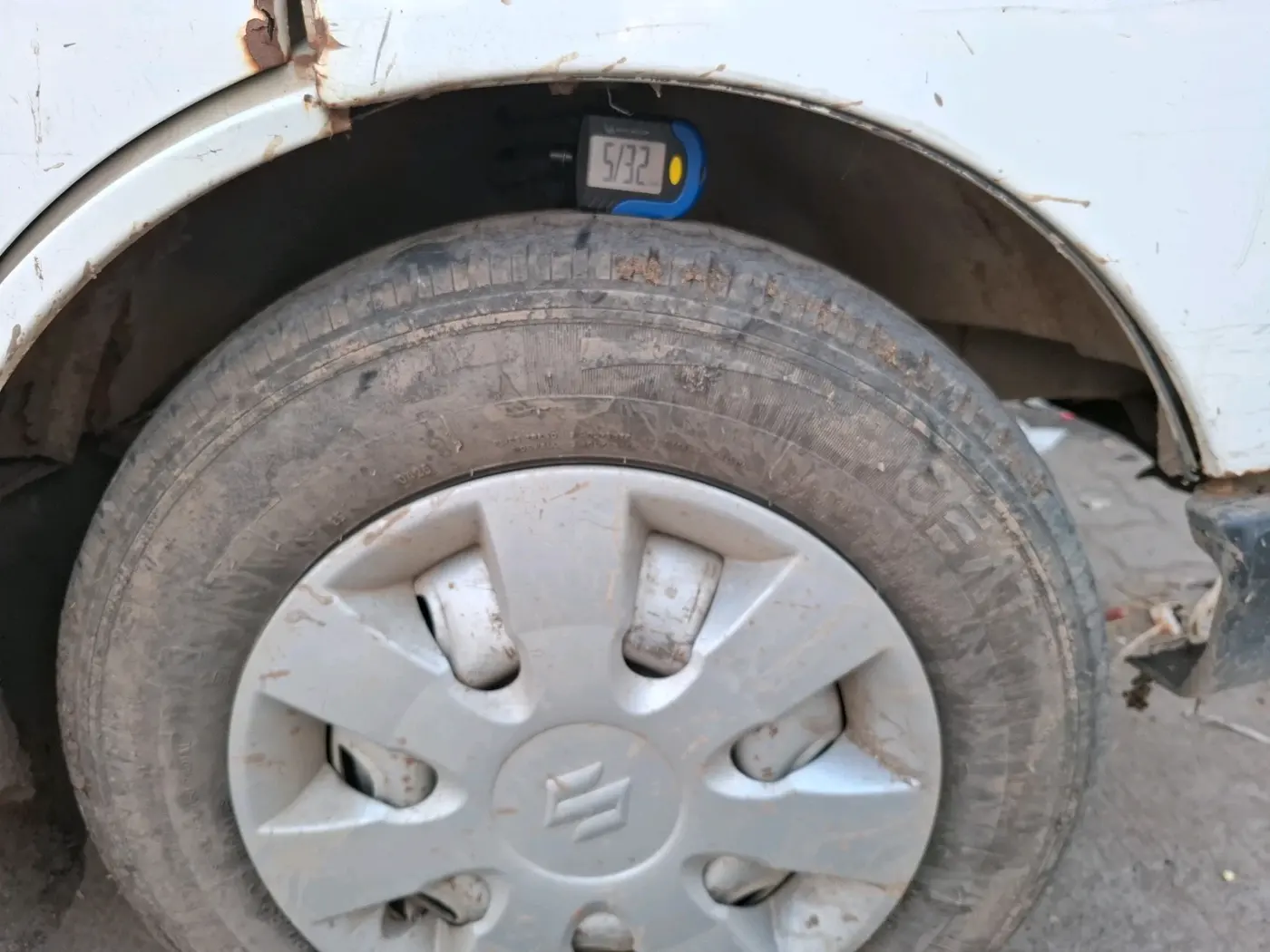2017 Maruti Eeco 5 STR WITH A/C+HTR, Petrol, Manual, 3,09,003 km, tyre