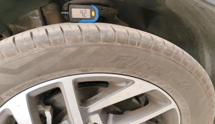 2023 Mahindra XUV300 W6 1.2 PETROL, Petrol, Manual, 28,808 km, tyre