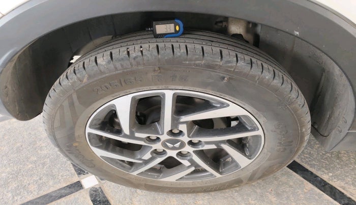 2023 Mahindra XUV300 W6 1.2 PETROL, Petrol, Manual, 28,808 km, tyre
