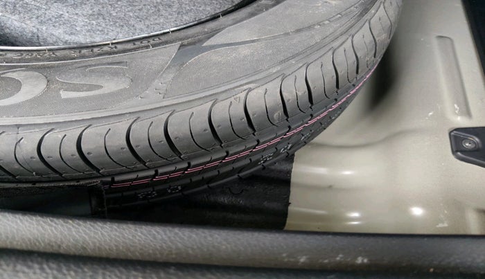 2024 KIA SELTOS  HTX 1.5 PETROL MT, Petrol, Manual, 16,087 km, tyre