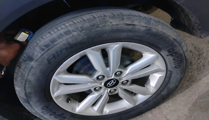 2016 Hyundai Creta SX PLUS AT 1.6 DIESEL, Diesel, Automatic, 1,76,898 km, tyre