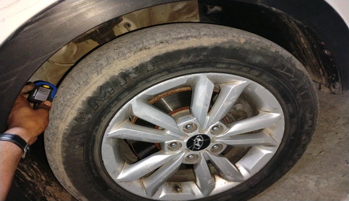 2016 Hyundai Creta SX PLUS AT 1.6 DIESEL, Diesel, Automatic, 1,76,898 km, tyre