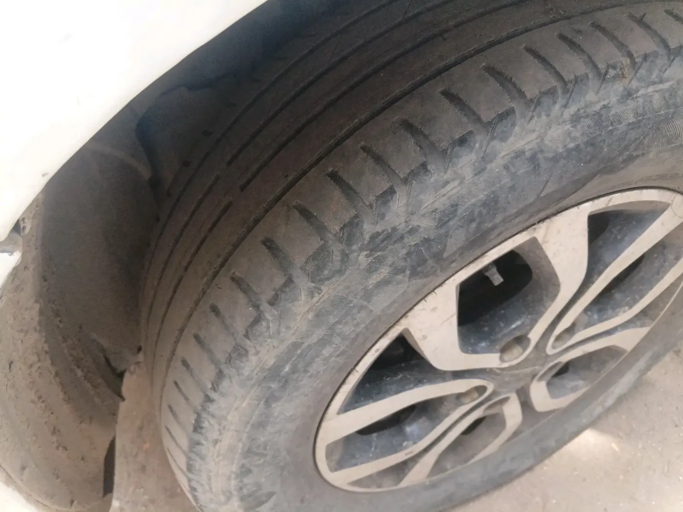 2016 Nissan Terrano XL O (D), Diesel, Manual, 1,80,329 km, tyre