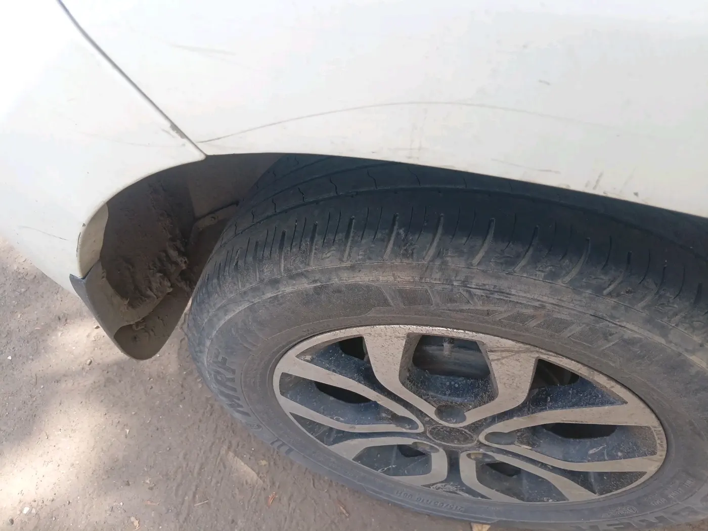 2016 Nissan Terrano XL O (D), Diesel, Manual, 1,80,329 km, tyre
