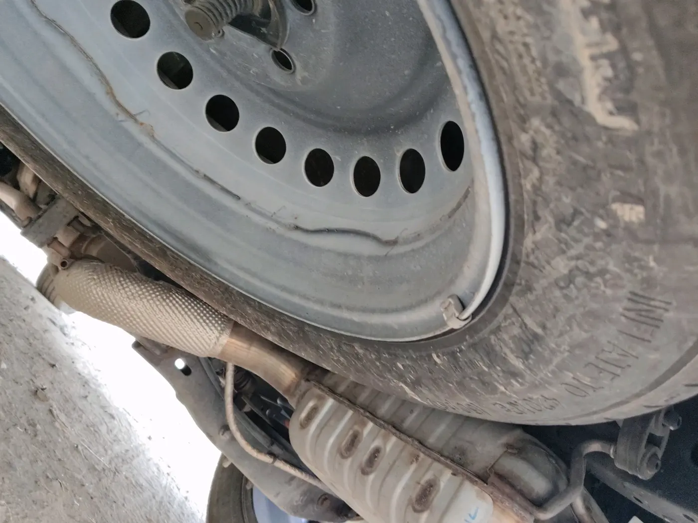 2021 Mahindra XUV700 AX 7 LUXURY P AT 7 STR, Petrol, Automatic, 80,194 km, tyre