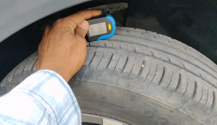 2021 Mahindra XUV700 AX 7 LUXURY P AT 7 STR, Petrol, Automatic, 80,194 km, tyre