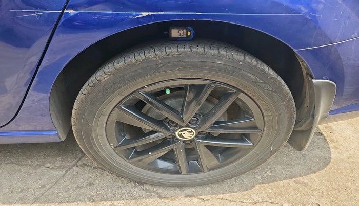 2020 Skoda Rapid AMBITION AT TSI, Petrol, Automatic, 1,25,541 km, tyre