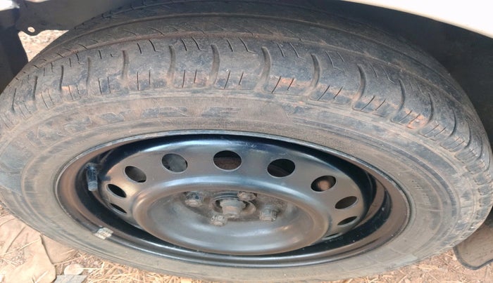 2014 Toyota Etios G, Petrol, Manual, 1,00,463 km, tyre