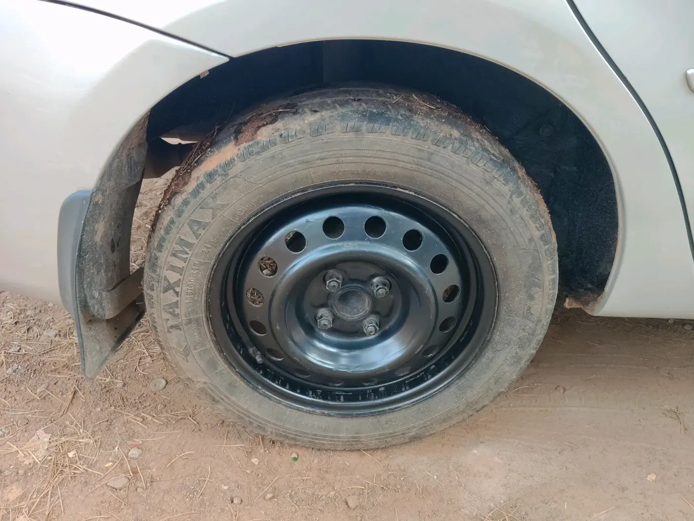 2014 Toyota Etios G, Petrol, Manual, 1,00,463 km, tyre
